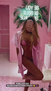 Erika Schneider feet photo 15