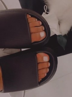 Erika Schneider feet photo 18