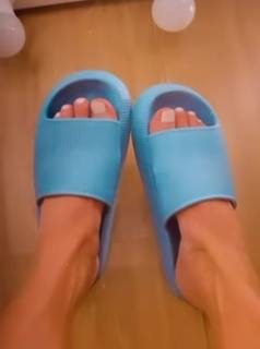 Erika Schneider feet photo 14