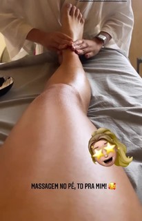 Erika Schneider feet photo 2