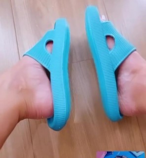 Erika Schneider feet photo 19