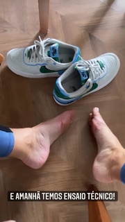 Erika Schneider feet photo 1