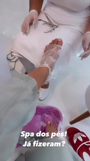 Erika Schneider feet photo 4