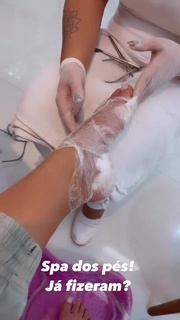 Erika Schneider feet photo 3
