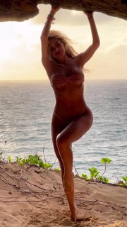 Erika Schneider feet photo 4