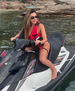 Erika Schneider feet photo 14