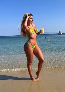 Erika Schneider feet photo 4