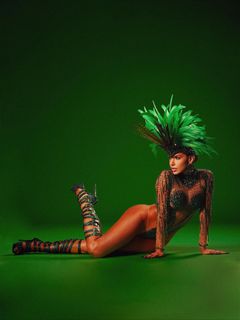 Erika Schneider feet photo 3