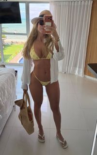 Erika Schneider feet photo 17