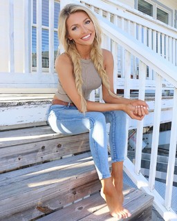 Erin Alvey O'Sullivan feet photo 2