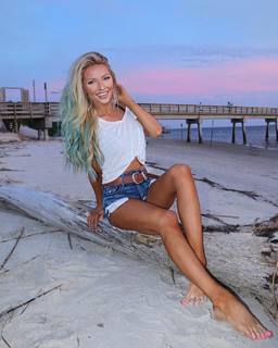 Erin Alvey O'Sullivan feet photo 2