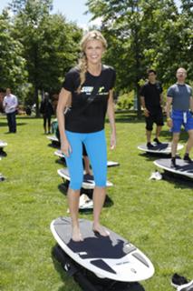Erin Andrews feet photo thumbnail