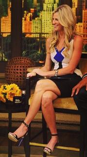 Erin Andrews feet photo thumbnail