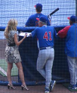 Erin Andrews feet photo thumbnail