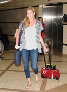 Erin Andrews feet photo thumbnail