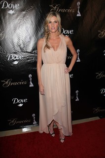 Erin Andrews feet photo thumbnail