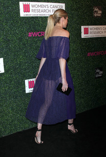 Erin Andrews feet photo thumbnail
