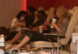 Erin Andrews feet photo thumbnail