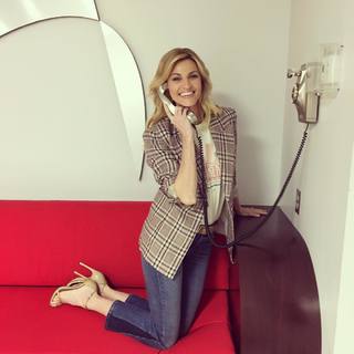 Erin Andrews feet photo thumbnail