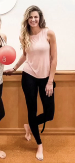 Erin Andrews feet photo thumbnail