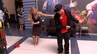 Erin Andrews feet photo thumbnail