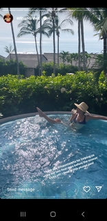 Erin Andrews feet photo thumbnail