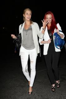Erin Andrews feet photo thumbnail