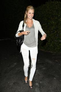 Erin Andrews feet photo thumbnail