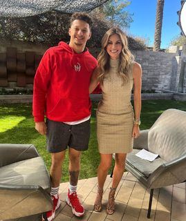 Erin Andrews feet photo thumbnail