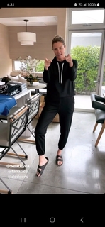Erin Andrews feet photo thumbnail
