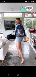 Erin Andrews feet photo thumbnail
