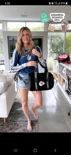 Erin Andrews feet photo thumbnail