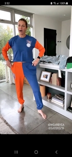 Erin Andrews feet photo thumbnail