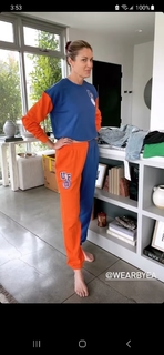 Erin Andrews feet photo thumbnail