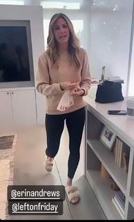 Erin Andrews feet photo thumbnail