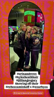 Erin Andrews feet photo thumbnail