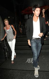 Erin Andrews feet photo thumbnail