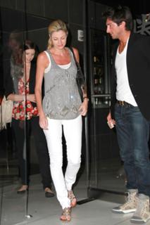 Erin Andrews feet photo thumbnail