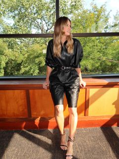 Erin Andrews feet photo thumbnail