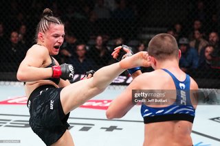 Erin Blanchfield feet photo 9