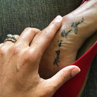 Erin Cahill feet photo thumbnail