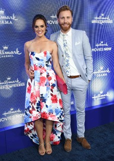 Erin Cahill feet photo thumbnail