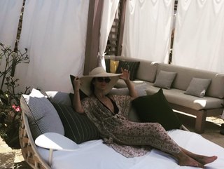 Erin Cahill feet photo thumbnail