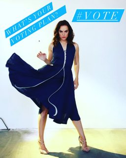 Erin Cahill feet photo thumbnail