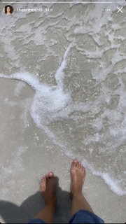 Erin Cahill feet photo thumbnail