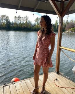 Erin Cahill feet photo thumbnail