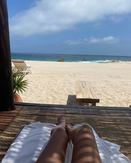 Erin Cahill feet photo thumbnail