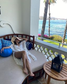 Erin Cahill feet photo thumbnail