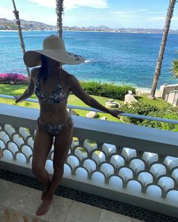 Erin Cahill feet photo thumbnail