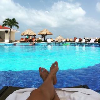 Erin Coscarelli feet photo 1